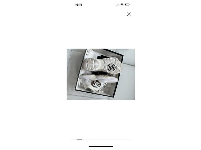 Baskets Chanel en cuir blanc et transparent - vue 7