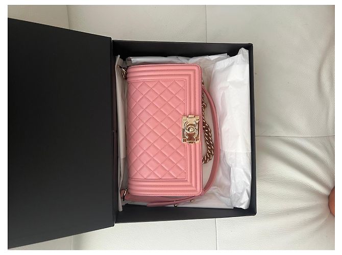 Bolso Chanel Boy Chanel en piel rosa - vista 2