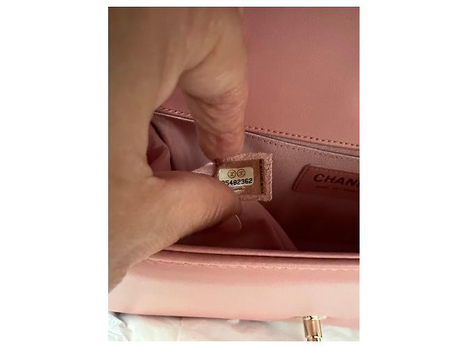 Bolso Chanel Boy Chanel en piel rosa - vista 3