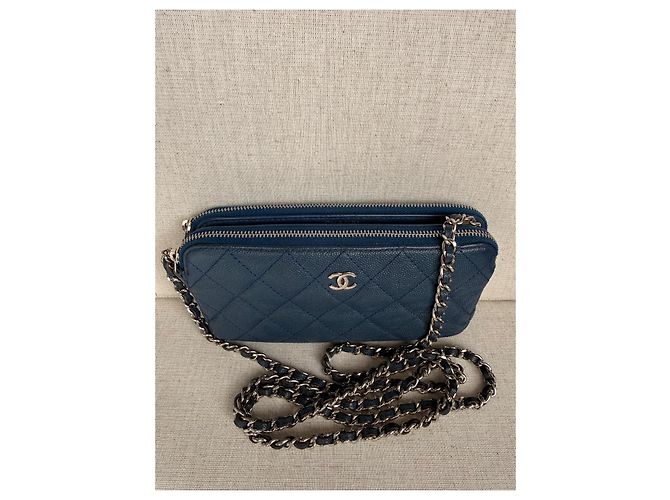 Chanel Wallet on Chain (WOC) in pelle caviar matelassé Blu Navy - vista 2