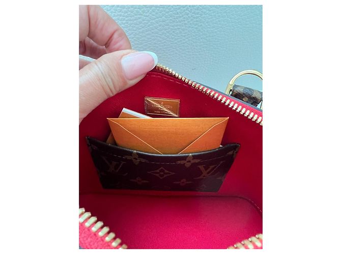Louis Vuitton Alma BB in vernice rossa - vista 5
