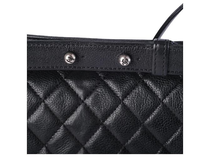 Bolsa de Ombro Chanel Boy Medium em Couro Matelassê - vista 10
