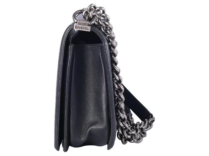 Bolsa de Ombro Chanel Boy Medium em Couro Matelassê - vista 4