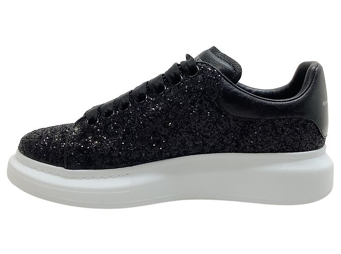 Alexander McQueen Sapatilhas Oversized com Glitter Preto Preto / Branco - vista 3