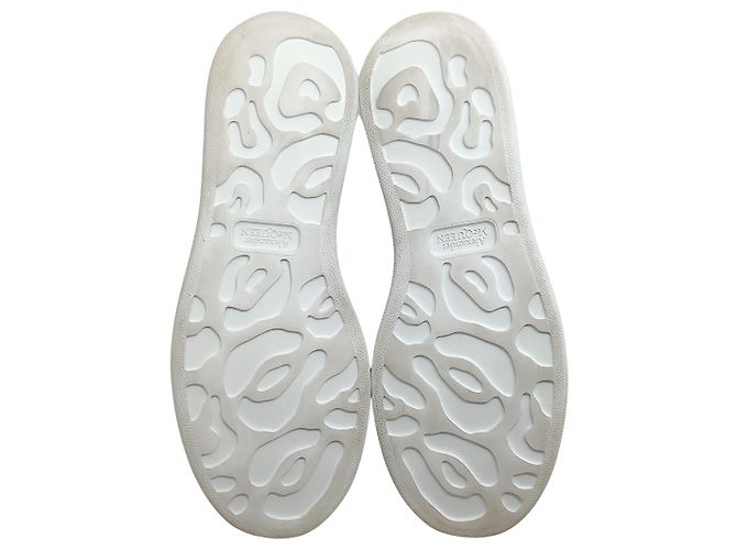 Alexander McQueen Sapatilhas Oversized com Glitter Preto Preto / Branco - vista 6