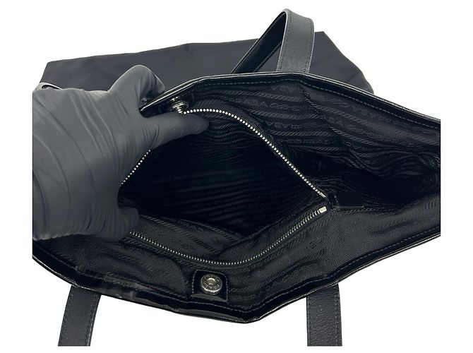 Borsa Tote Prada con logo Triangle in metallo - vista 10