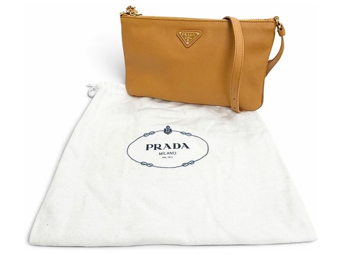 Borsa a tracolla Prada in pelle grana morbida con logo triangolare - vista 2
