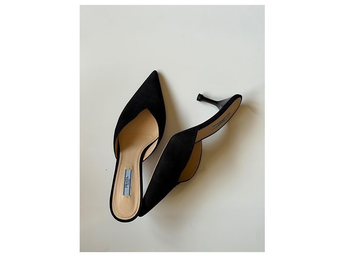 Prada Pumps aus schwarzem Wildleder - Ansicht 2