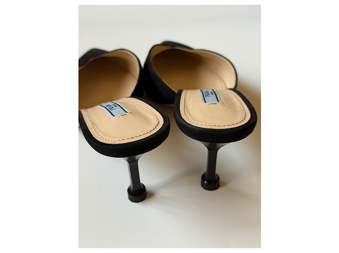 Prada Pumps aus schwarzem Wildleder - Ansicht 3