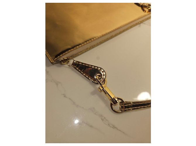 Louis Vuitton Pochette Platy Mirror in vernice dorata - vista 11