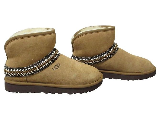 Stivaletti in pelle di pecora UGG W CLASSIC MINI CRESCENT - vista 2