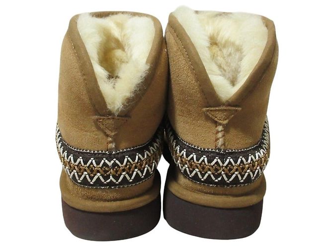 Stivaletti in pelle di pecora UGG W CLASSIC MINI CRESCENT - vista 3