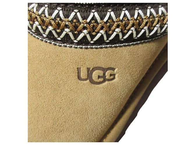 Stivaletti in pelle di pecora UGG W CLASSIC MINI CRESCENT - vista 4