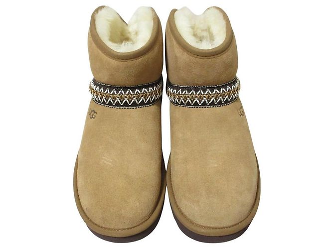 Stivaletti in pelle di pecora UGG W CLASSIC MINI CRESCENT - vista 5