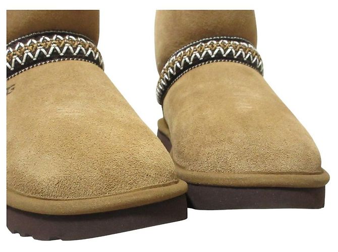 Stivaletti in pelle di pecora UGG W CLASSIC MINI CRESCENT - vista 6