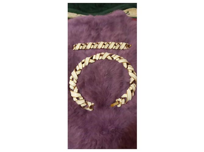 Set Collana e Bracciale Givenchy in metallo dorato e smalto bianco - vista 2