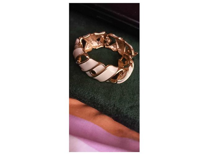 Set Collana e Bracciale Givenchy in metallo dorato e smalto bianco - vista 3