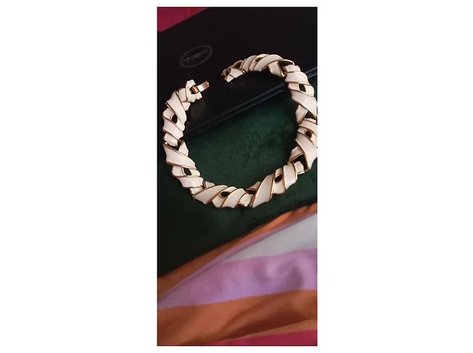 Set Collana e Bracciale Givenchy in metallo dorato e smalto bianco - vista 4
