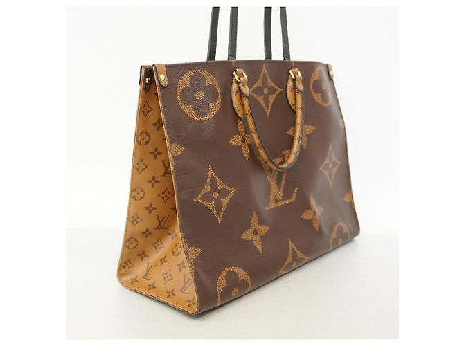 Saco Tote Louis Vuitton Monogram Giant Reverse OnTheGo GM - vista 2