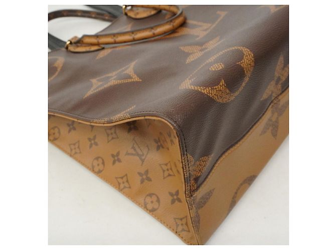 Saco Tote Louis Vuitton Monogram Giant Reverse OnTheGo GM - vista 6