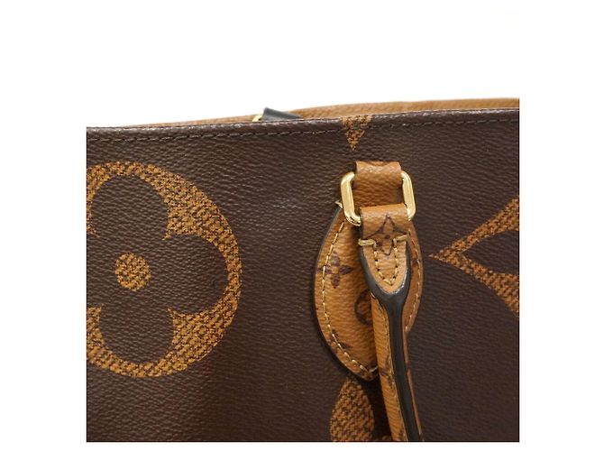 Saco Tote Louis Vuitton Monogram Giant Reverse OnTheGo GM - vista 7