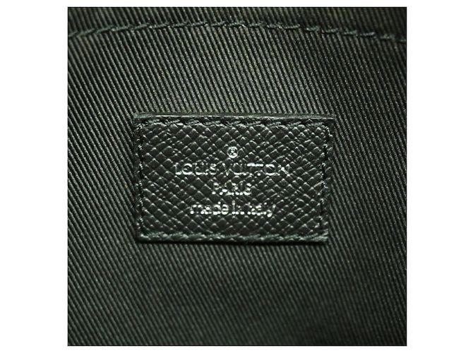 Sac à épaule Louis Vuitton Taigarama Outdoor PM - vue 5