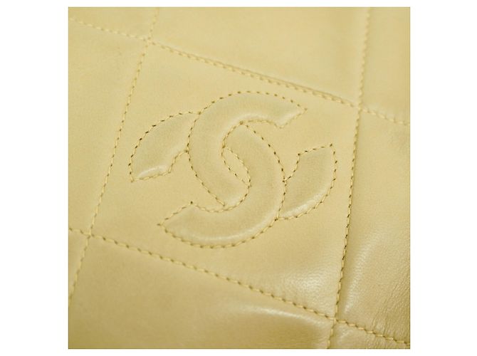 Borsa a tracolla Chanel Matelassé in pelle beige - vista 10