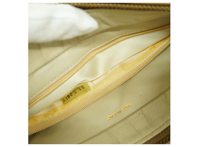 Borsa a tracolla Chanel Matelassé in pelle beige - vista 6