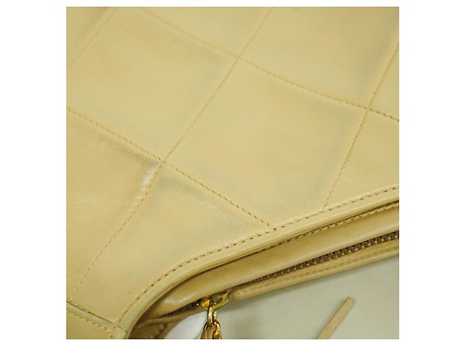 Borsa a tracolla Chanel Matelassé in pelle beige - vista 8