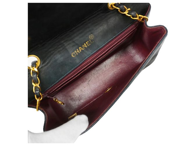 Borsa a tracolla Chanel Diana con catena in pelle d'agnello nera - vista 4