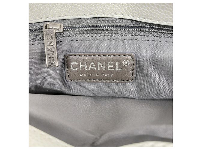 Borsa a tracolla Chanel in pelle di vitello grana bianca - vista 5