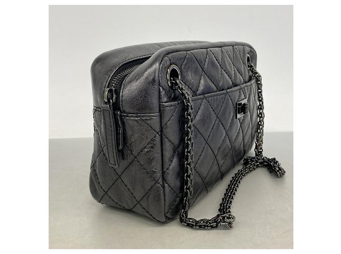 Bolsa de ombro Chanel em couro de bezerro preto - vista 2