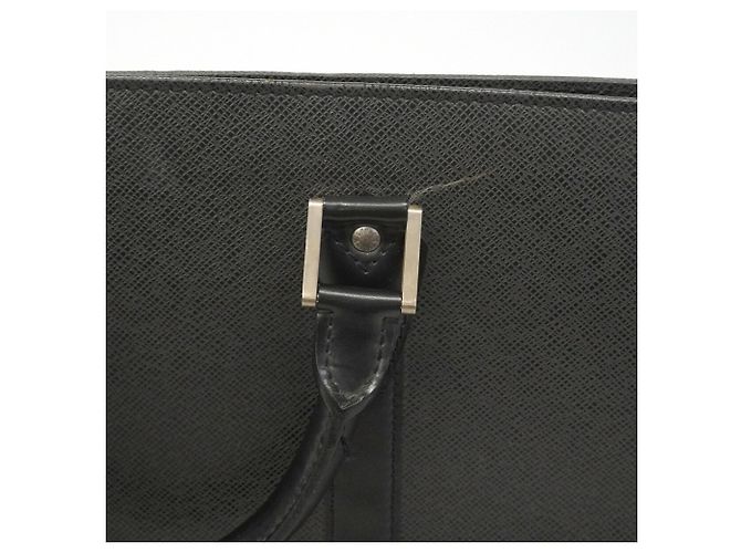 Pasta Louis Vuitton Taiga em Ardoise - vista 10