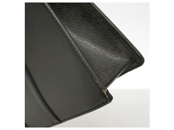 Pasta Louis Vuitton Taiga em Ardoise - vista 11