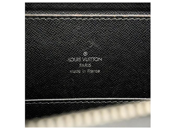 Pasta Louis Vuitton Taiga em Ardoise - vista 5
