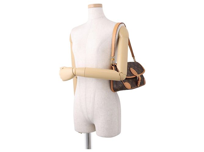 Borsa a tracolla Louis Vuitton Monogram Diane NM PM - vista 4