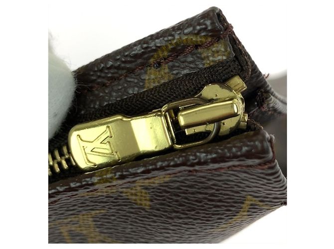 Louis Vuitton Monogram Pochette Toilette 26 Clutch Bag - vista 5