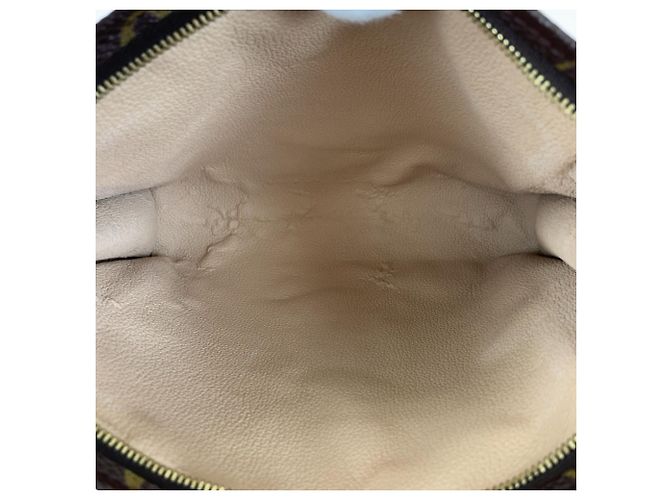 Louis Vuitton Monogram Pochette Toilette 26 Clutch Bag - vista 7