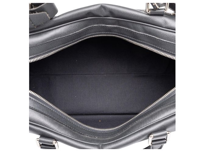 Louis Vuitton Black Taiga Stanislav - vista 4