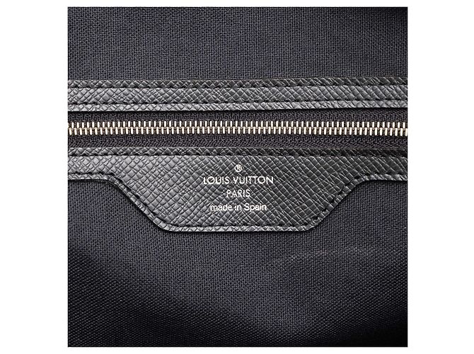 Louis Vuitton Black Taiga Stanislav - vista 5