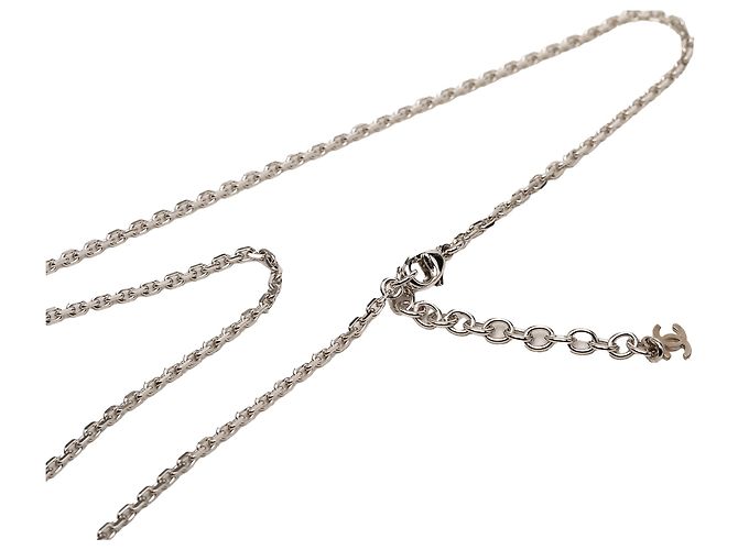 Colar com pingente Chanel Silver CC em latão, strass e placa de acrílico - vista 5