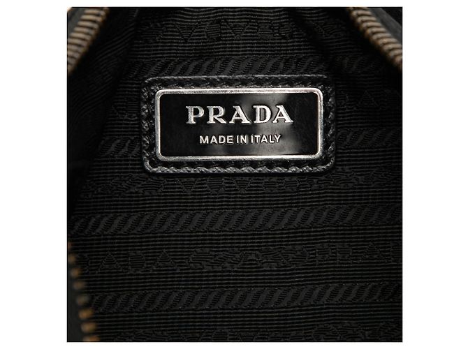 Bolsa Crossbody Prada em Re-Nylon preto com acabamento em Saffiano e fecho de correr - vista 5