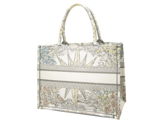 Dior Book Tote Medium in tela ricamata bianca Rêve d'Infini - vista 2