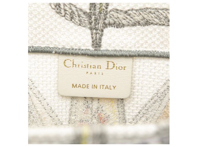 Dior Book Tote Medium in tela ricamata bianca Rêve d'Infini - vista 5