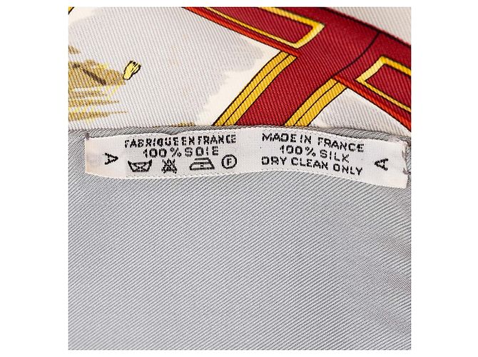 Pañuelo de seda Hermès White Les Voitures A Transformation 90 - vista 2