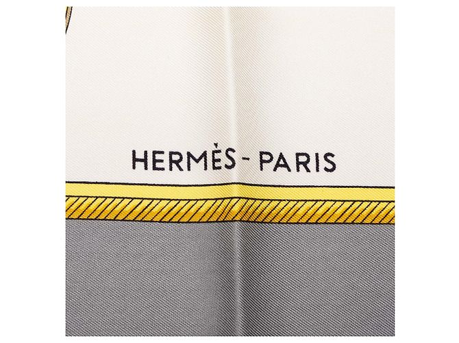 Pañuelo de seda Hermès White Les Voitures A Transformation 90 - vista 3