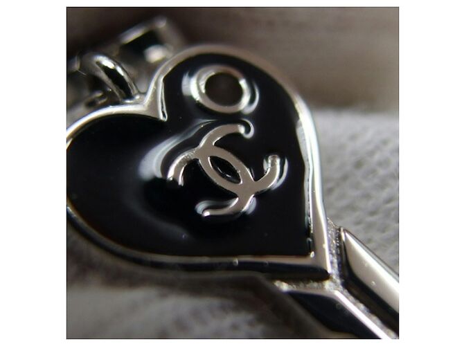 Chanel Coco Mark Swing Heart Key Stecker-Ohrringe - Ansicht 7