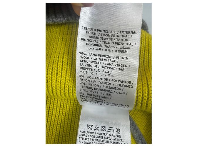 Salvatore Ferragamo Ferragamo Poncho aus Wollmischgewebe in Grau mit gelbem Innenfutter - Ansicht 6