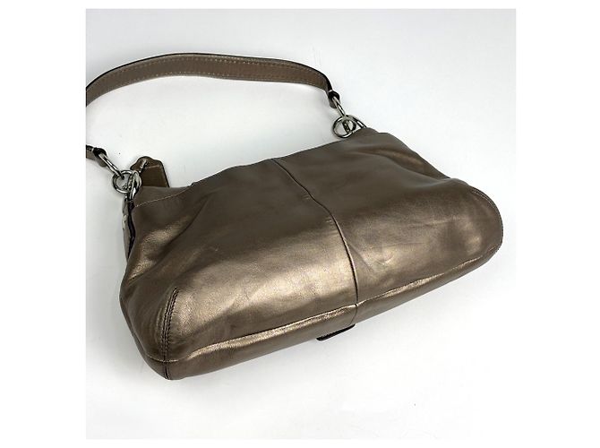 Borsa a tracolla Coach in pelle dorata - vista 2
