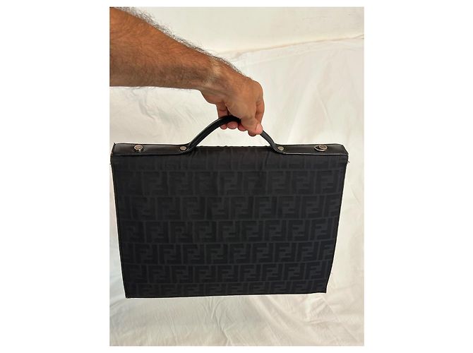 Fendi Borsa a mano in tessuto nero con monogramma FF - vista 17